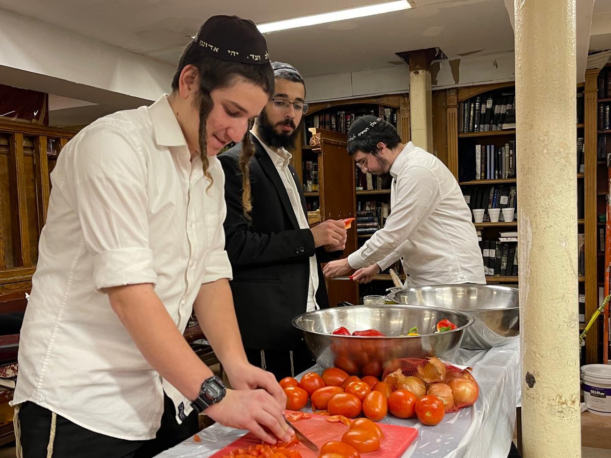 בהכנות להתוועדות ב-770